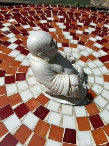 Statuette moine rieur cote